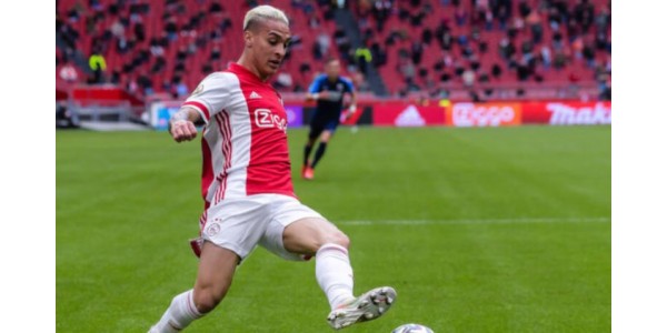 Manchester United tekent actief, weigert bodem te bereiken
